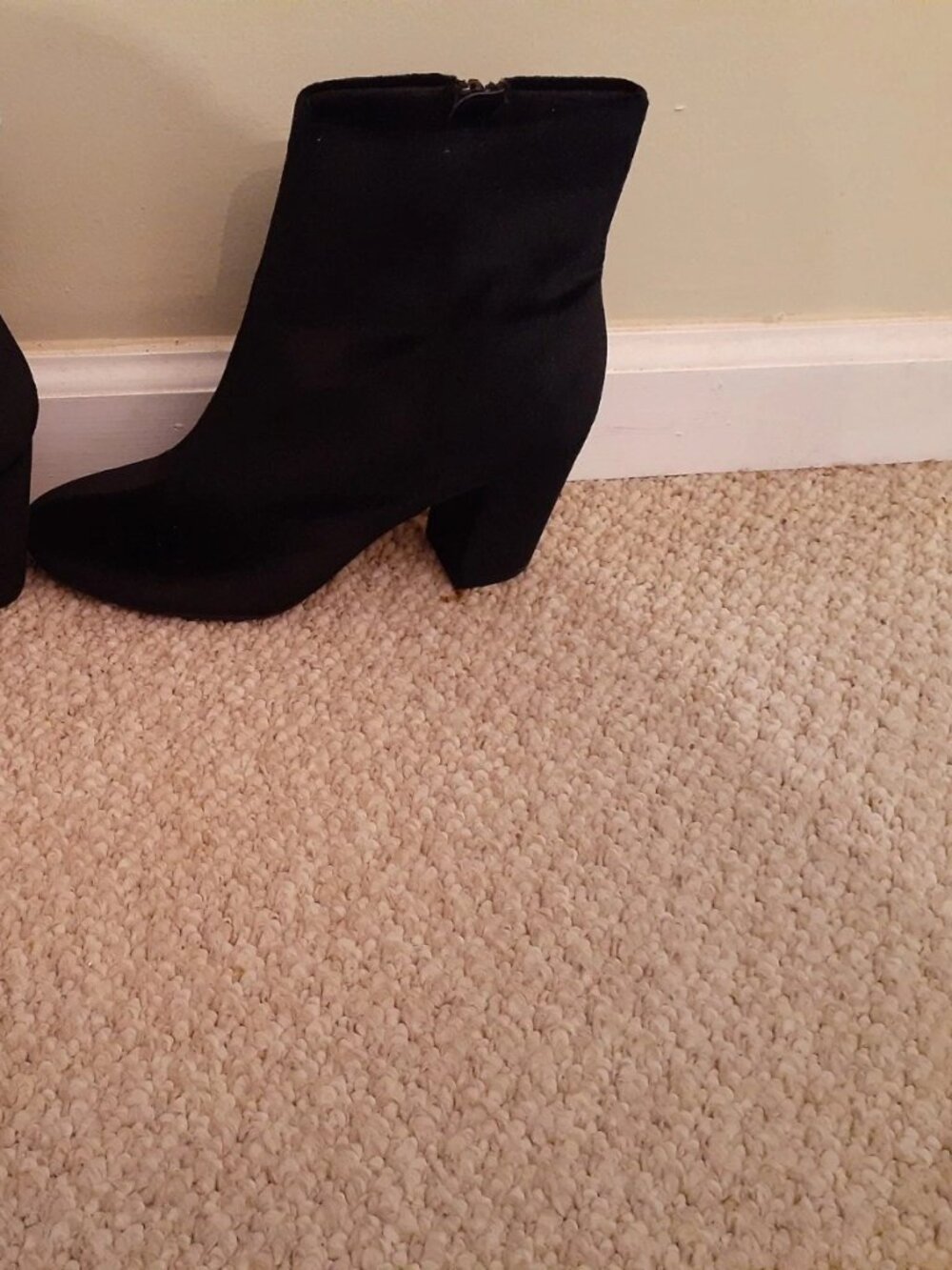 Christian Siriano Black Suede Block Heel Ankle Boots Women’s Size 9 - Picture 3 of 3
